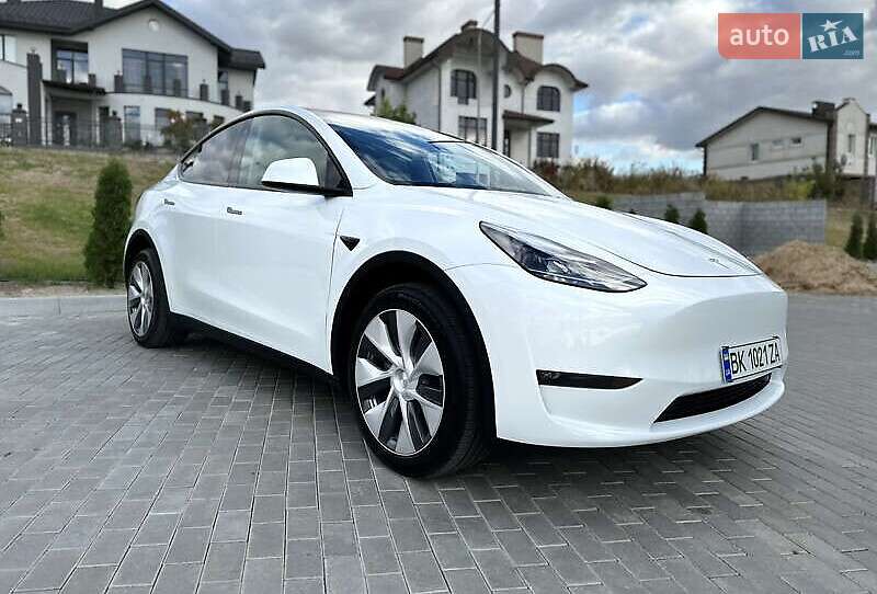 Внедорожник / Кроссовер Tesla Model Y 2023 в Киеве