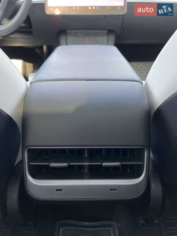 Внедорожник / Кроссовер Tesla Model Y 2022 в Киеве