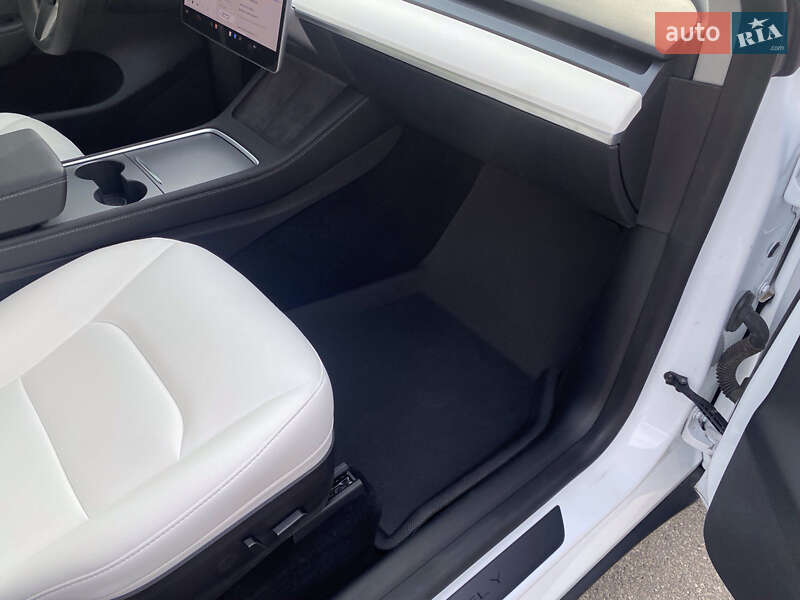 Внедорожник / Кроссовер Tesla Model Y 2022 в Киеве
