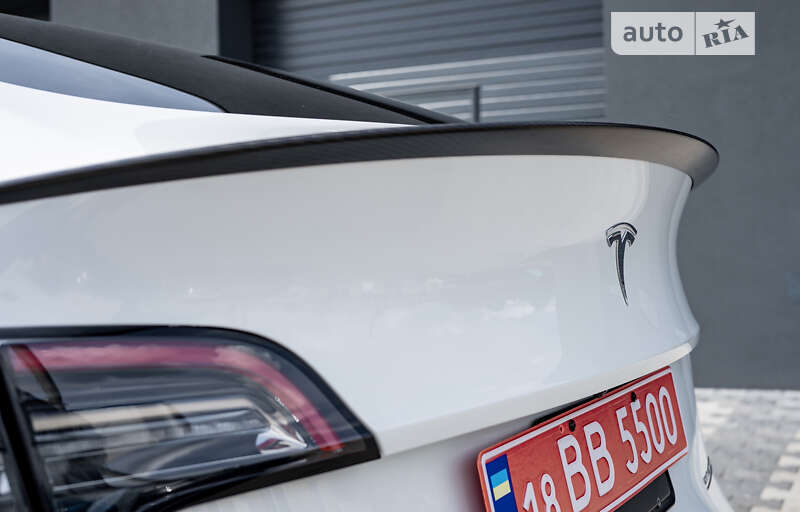Внедорожник / Кроссовер Tesla Model Y 2022 в Киеве