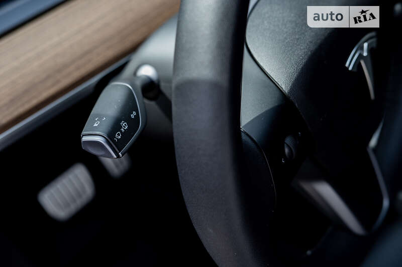 Внедорожник / Кроссовер Tesla Model Y 2022 в Киеве