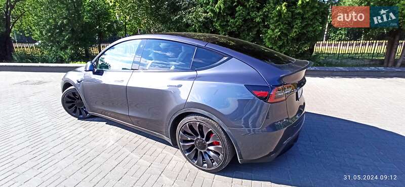 Позашляховик / Кросовер Tesla Model Y 2022 в Львові