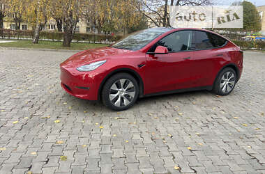 Позашляховик / Кросовер Tesla Model Y 2021 в Чернівцях