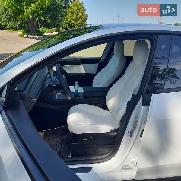 Позашляховик / Кросовер Tesla Model Y 2022 в Смілі фото 5 Позашляховик / Кросовер Tesla Model Y 2022 в Смілі