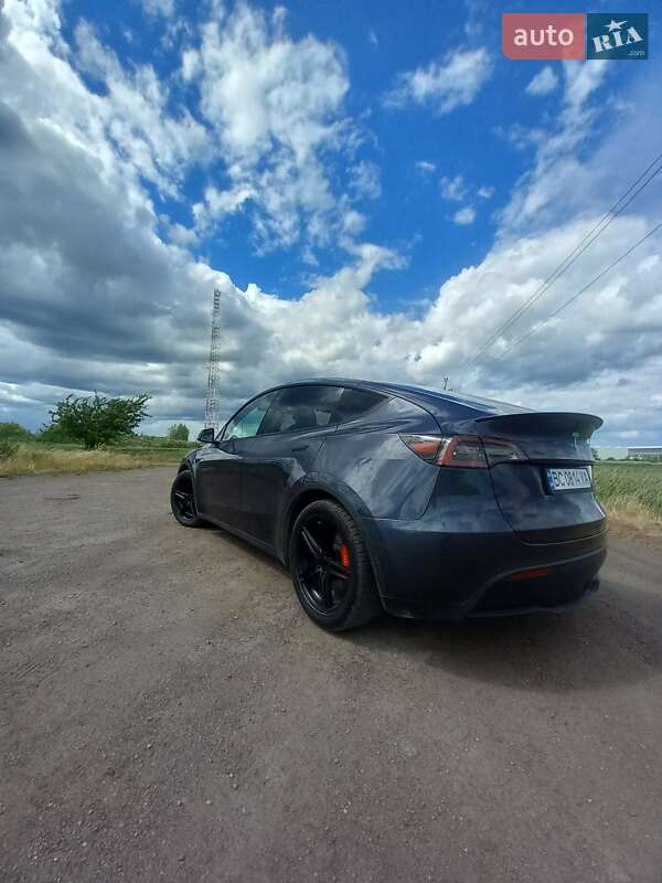 Позашляховик / Кросовер Tesla Model Y 2021 в Буську