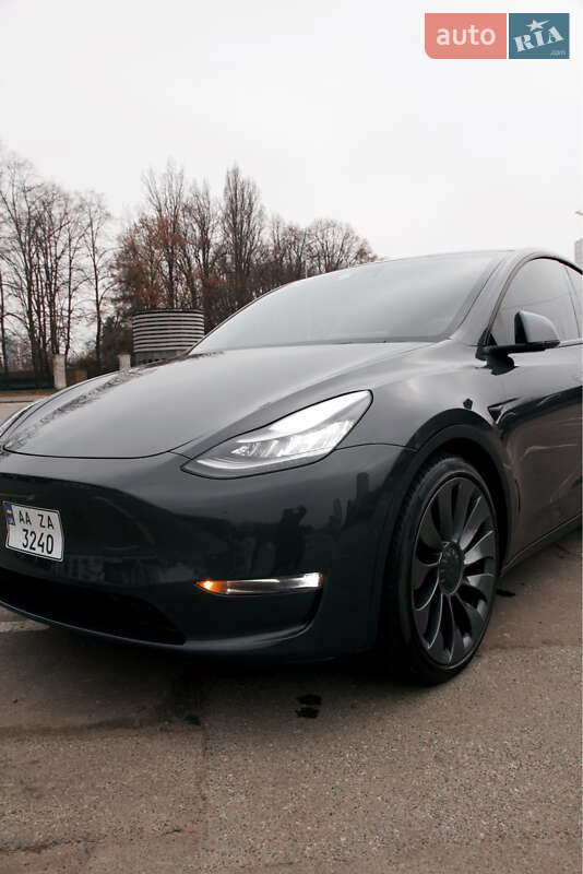 Внедорожник / Кроссовер Tesla Model Y 2020 в Киеве