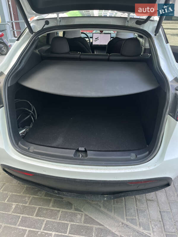 Внедорожник / Кроссовер Tesla Model Y 2021 в Львове