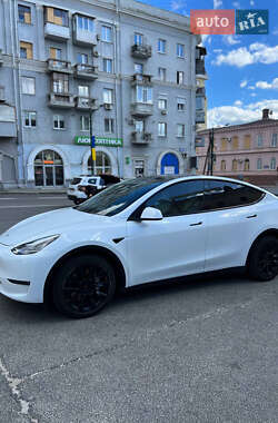 Внедорожник / Кроссовер Tesla Model Y 2021 в 