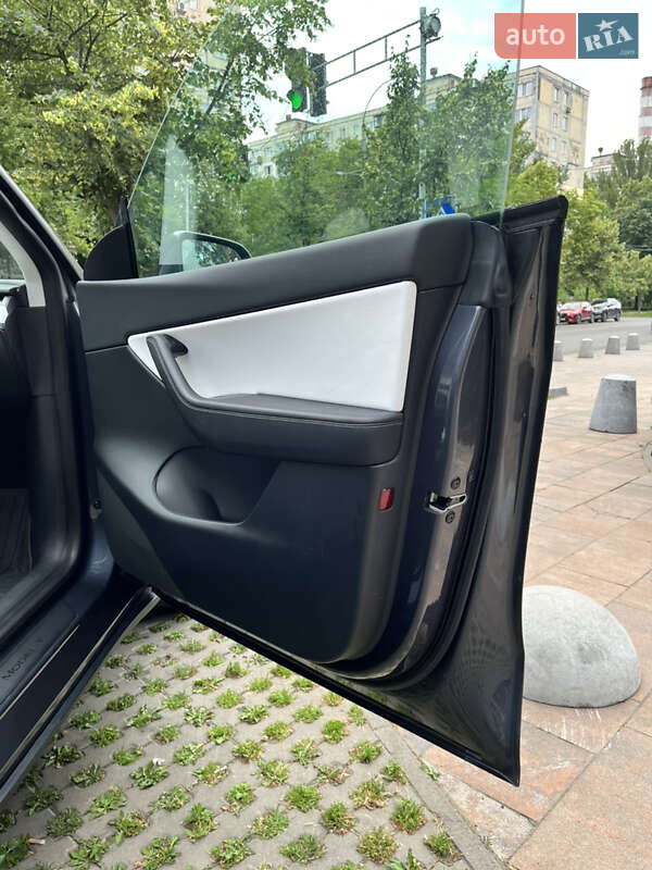 Позашляховик / Кросовер Tesla Model Y 2021 в Києві