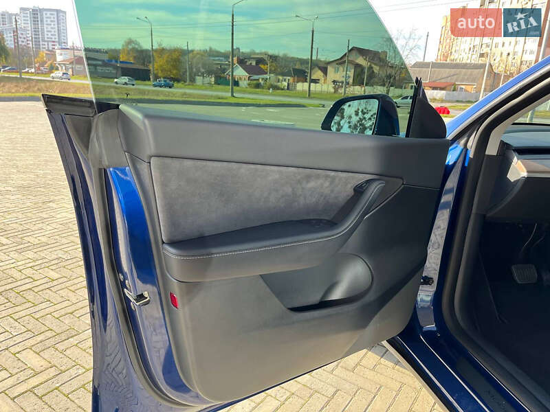 Позашляховик / Кросовер Tesla Model Y 2021 в Харкові