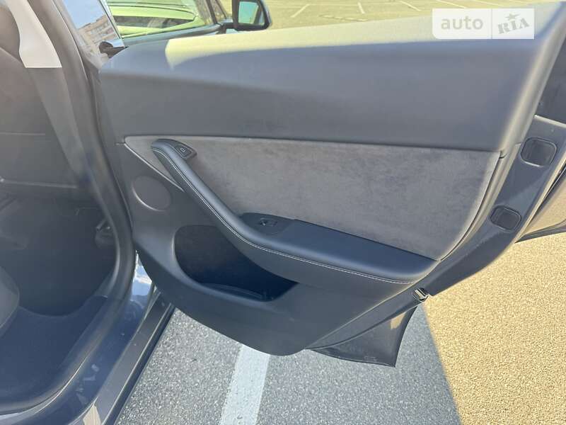 Внедорожник / Кроссовер Tesla Model Y 2022 в Киеве