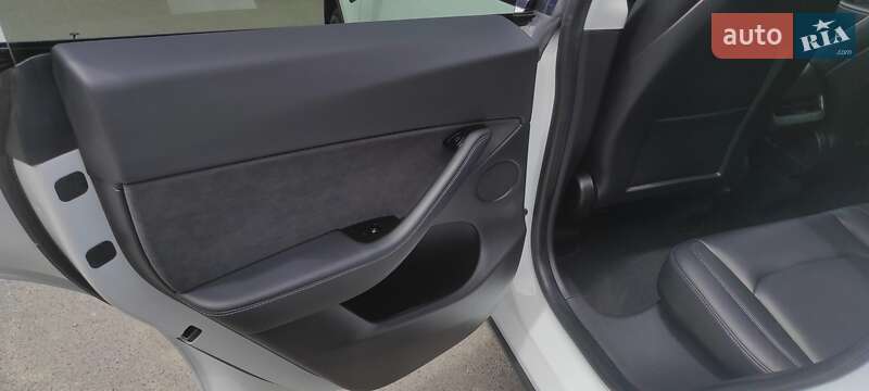 Внедорожник / Кроссовер Tesla Model Y 2020 в Киеве