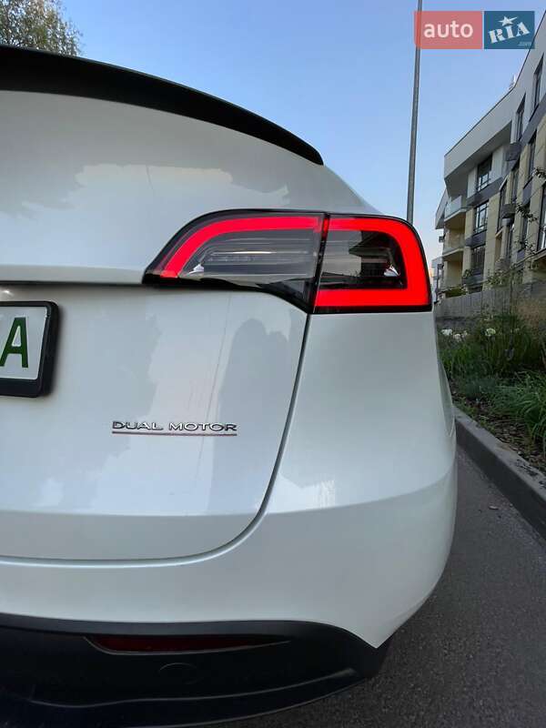 Внедорожник / Кроссовер Tesla Model Y 2023 в Киеве