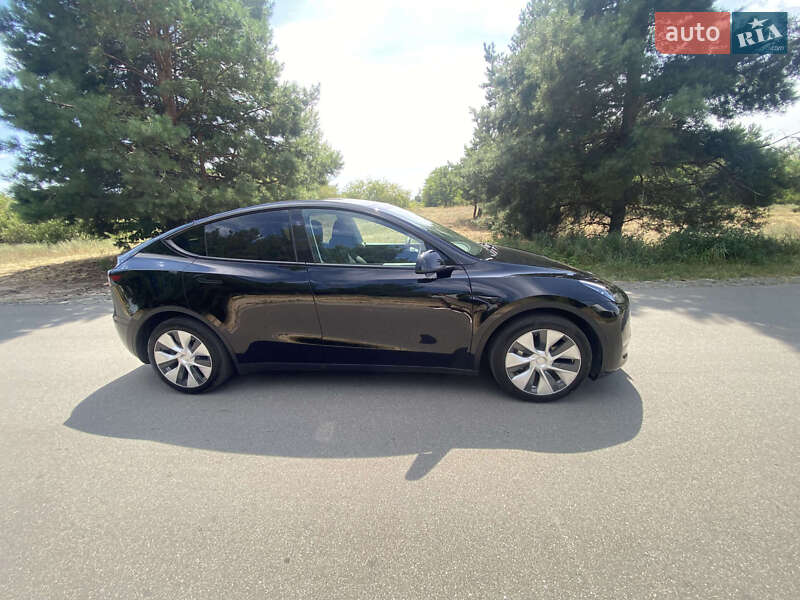 Внедорожник / Кроссовер Tesla Model Y 2023 в Киеве