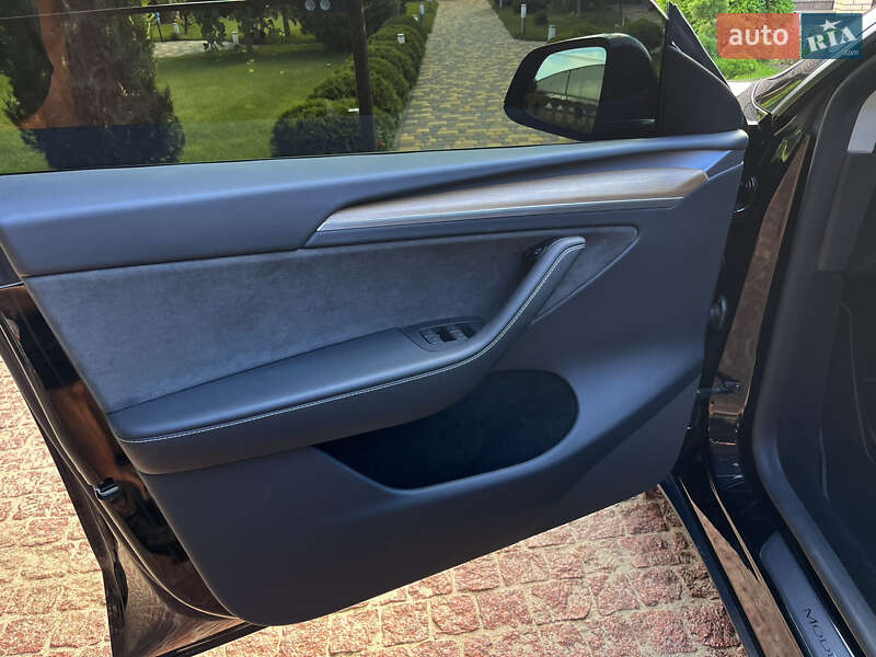 Внедорожник / Кроссовер Tesla Model Y 2023 в Харькове