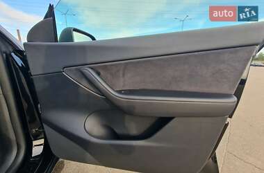 Внедорожник / Кроссовер Tesla Model Y 2021 в Киеве