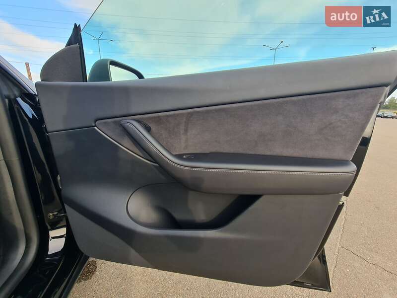 Позашляховик / Кросовер Tesla Model Y 2021 в Києві