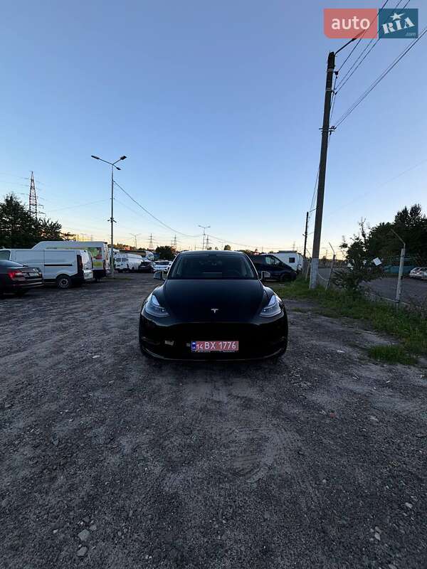 Tesla Model Y 2023