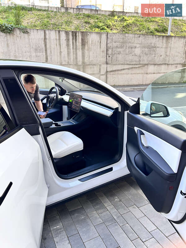 Позашляховик / Кросовер Tesla Model Y 2022 в Києві