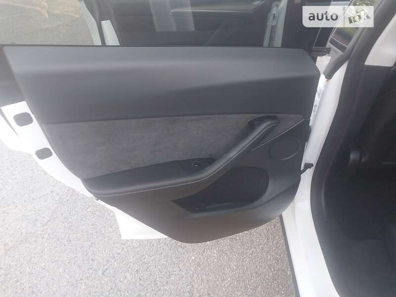 Внедорожник / Кроссовер Tesla Model Y 2023 в Овидиополе