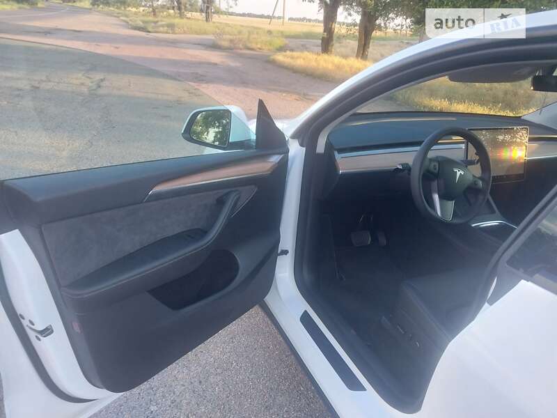Внедорожник / Кроссовер Tesla Model Y 2023 в Овидиополе