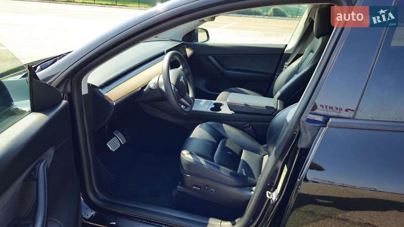 Позашляховик / Кросовер Tesla Model Y 2021 в Львові