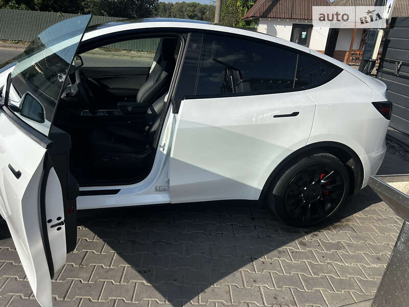 Позашляховик / Кросовер Tesla Model Y 2022 в Чернівцях фото 9 Позашляховик / Кросовер Tesla Model Y 2022 в Чернівцях