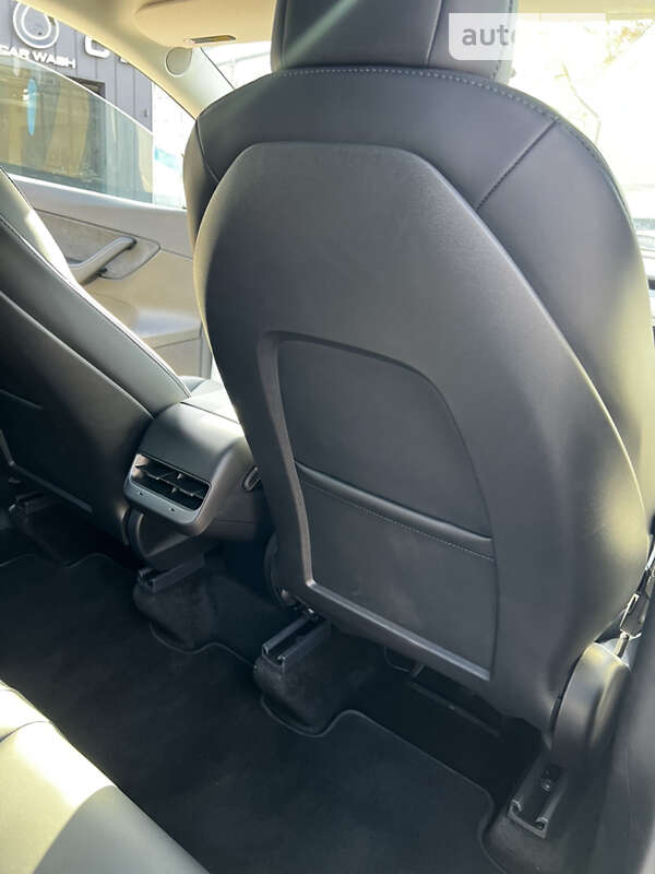 Позашляховик / Кросовер Tesla Model Y 2022 в Чернівцях фото 40 Позашляховик / Кросовер Tesla Model Y 2022 в Чернівцях