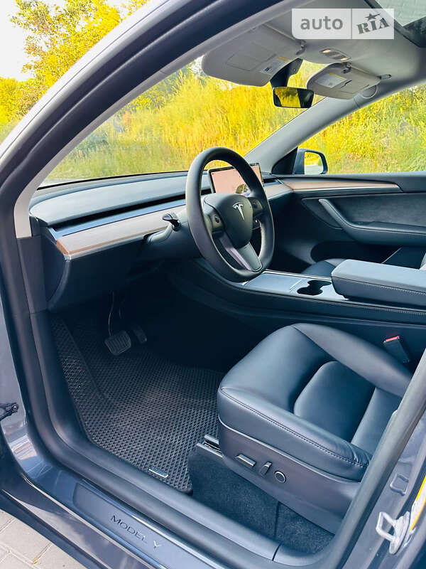 Внедорожник / Кроссовер Tesla Model Y 2022 в Ровно