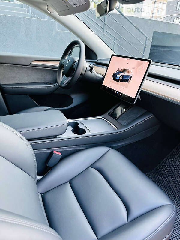 Внедорожник / Кроссовер Tesla Model Y 2022 в Ровно