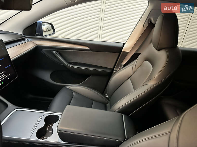 Позашляховик / Кросовер Tesla Model Y 2023 в Дніпрі