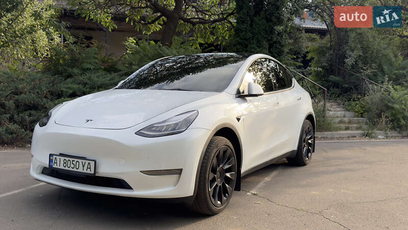Tesla Model Y 2023