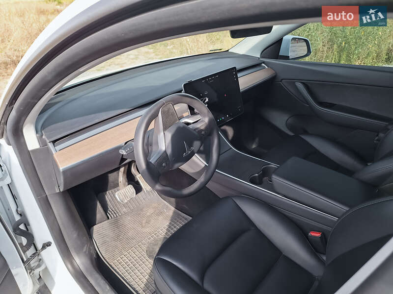 Внедорожник / Кроссовер Tesla Model Y 2020 в Ровно