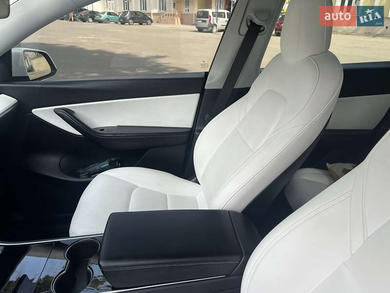 Внедорожник / Кроссовер Tesla Model Y 2020 в Тернополе