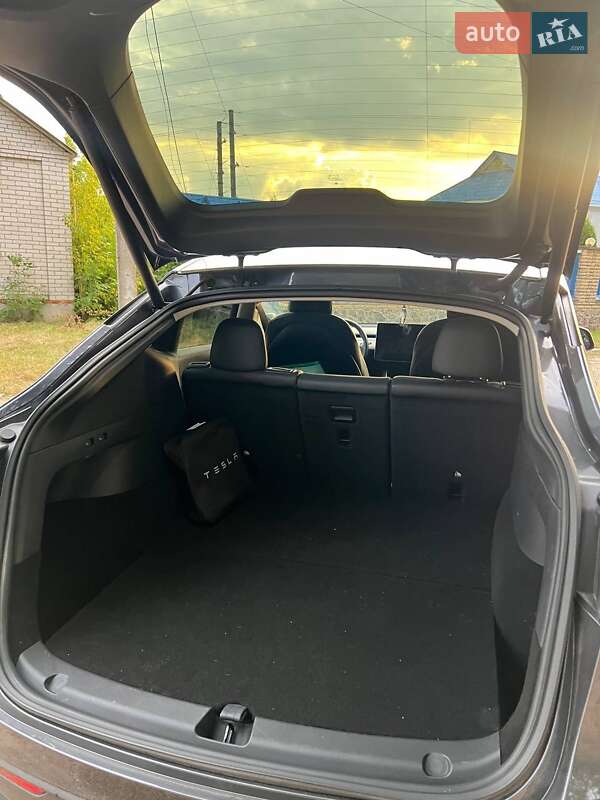 Позашляховик / Кросовер Tesla Model Y 2020 в Києві фото 18 Позашляховик / Кросовер Tesla Model Y 2020 в Києві