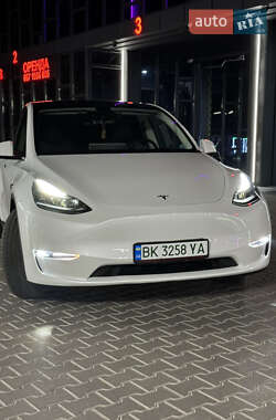 Внедорожник / Кроссовер Tesla Model Y 2023 в Ровно