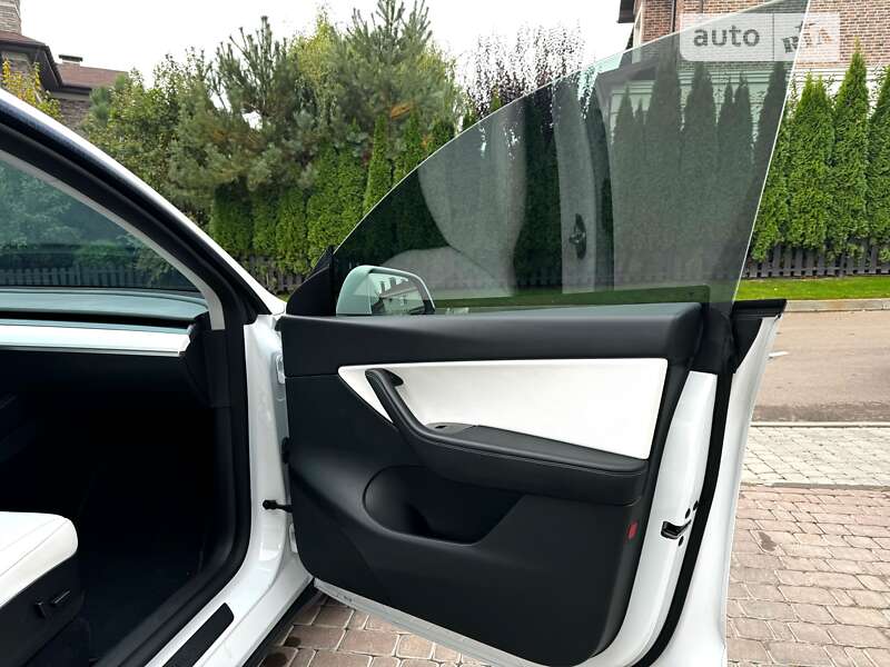 Позашляховик / Кросовер Tesla Model Y 2021 в Києві фото 20 Позашляховик / Кросовер Tesla Model Y 2021 в Києві