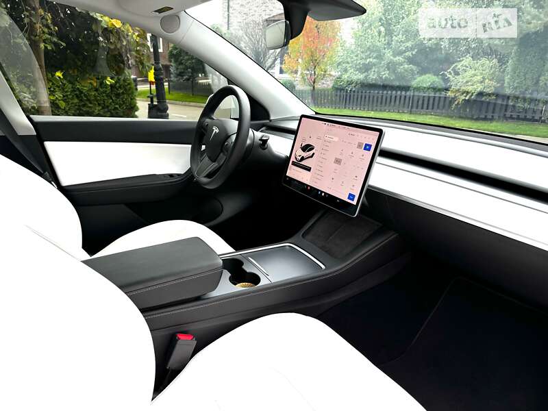 Позашляховик / Кросовер Tesla Model Y 2021 в Києві фото 25 Позашляховик / Кросовер Tesla Model Y 2021 в Києві