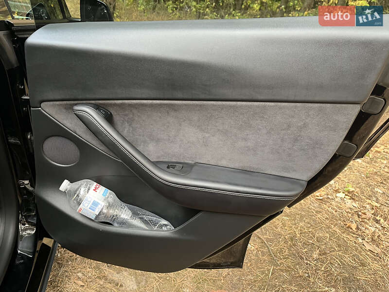 Внедорожник / Кроссовер Tesla Model Y 2021 в Полтаве