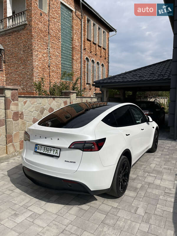 Позашляховик / Кросовер Tesla Model Y 2021 в Івано-Франківську