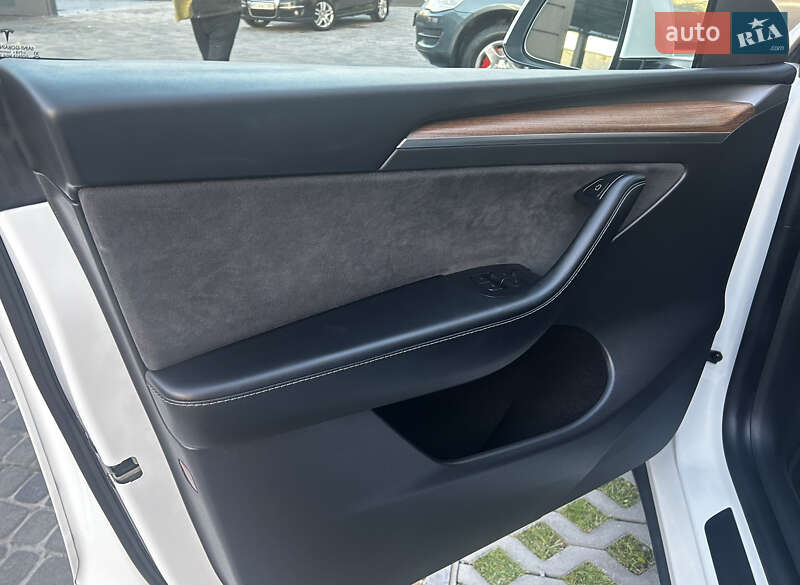 Внедорожник / Кроссовер Tesla Model Y 2022 в Тернополе