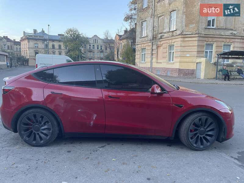 Позашляховик / Кросовер Tesla Model Y 2021 в Львові