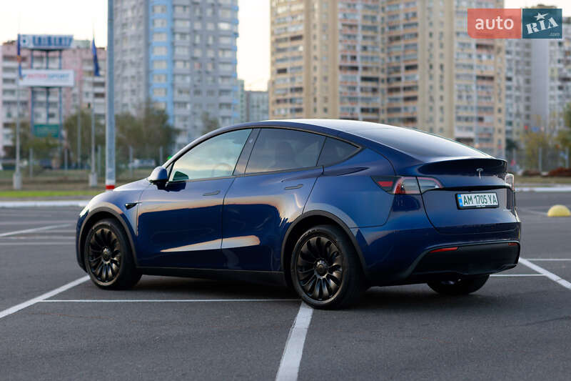 Внедорожник / Кроссовер Tesla Model Y 2023 в Киеве