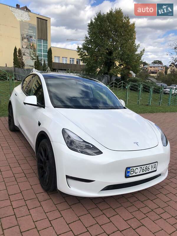 Позашляховик / Кросовер Tesla Model Y 2023 в Трускавці
