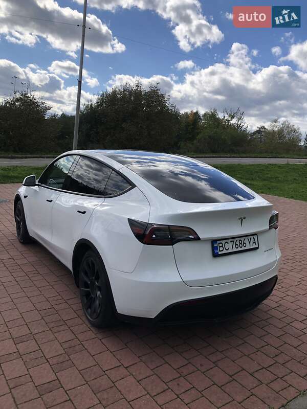Позашляховик / Кросовер Tesla Model Y 2023 в Трускавці