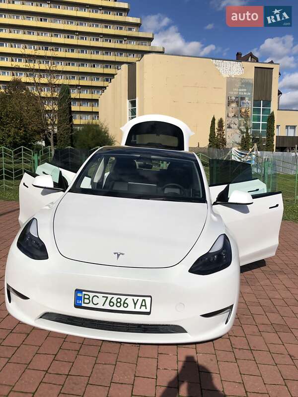 Позашляховик / Кросовер Tesla Model Y 2023 в Трускавці