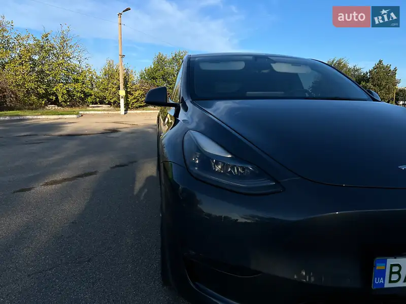 Внедорожник / Кроссовер Tesla Model Y 2021 в 