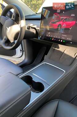 Позашляховик / Кросовер Tesla Model Y 2023 в 