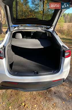 Позашляховик / Кросовер Tesla Model Y 2023 в 