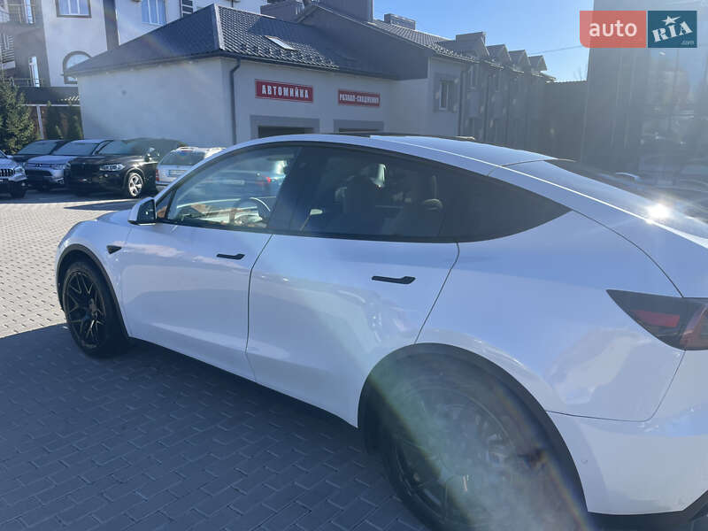 Внедорожник / Кроссовер Tesla Model Y 2020 в Тернополе